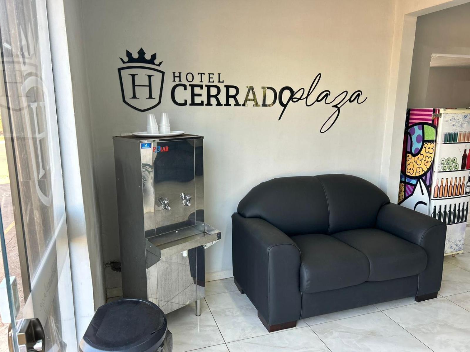 Cerrado Plaza Hotel -多拉杜斯 外观 照片